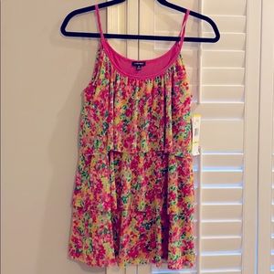 Nine West NWT ruffled flowy top size medium